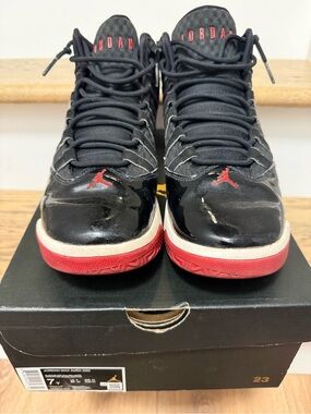 Nike Jordan Max Aura GS Black Gym Red White Youth 7Y Women’s 8.5 With Box